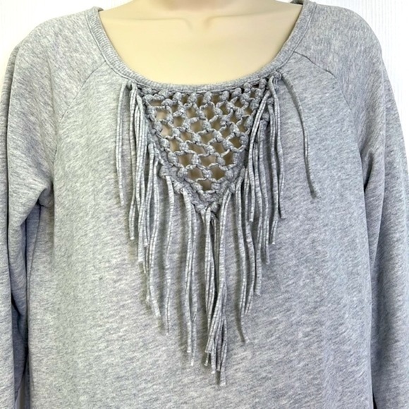 American Eagle - Grey Macrame Fringe Design Long Sleeve Sweatshirt Size Small - Picture 3 of 14